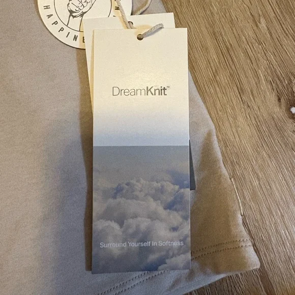 Vuori Halo Performance Crop 2.0 Tank Top NWT in Ecru Heather - Picture 6 of 10